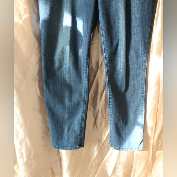Chico's Denim Cropped Jeans - Gold Zipper Pockets - Picture 3 of 10
